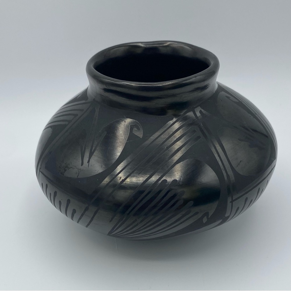 Mata Ortiz Blackware Etched Pottery Vase  4 In Signed Manuel G Quezada Flaws